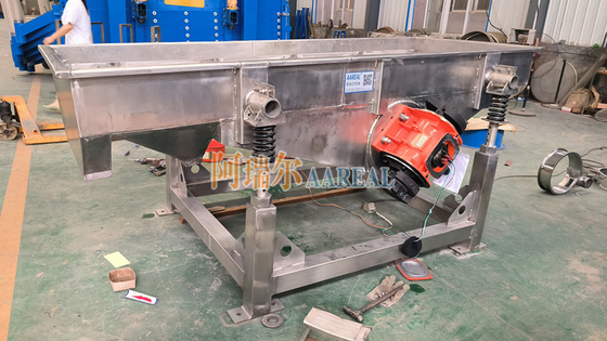 1000*2500mm Ρυθμίσιμη γωνία Ατσάλι 304 γραμμικό δονητικό σίτσο για παγάκια
