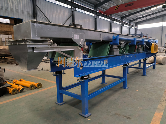 600mm*8000mm Ατσάλινη φύλλα ελατήριο εκκεντρικό δονητικό μεταφορέα για τη μεταφορά αλατιού