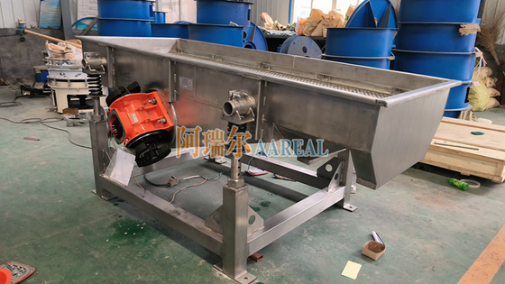1000*2500mm Ρυθμίσιμη γωνία Ατσάλι 304 γραμμικό δονητικό σίτσο για παγάκια